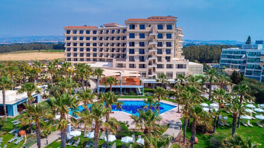 Achter aanzicht van Aquamare Beach & Spa
