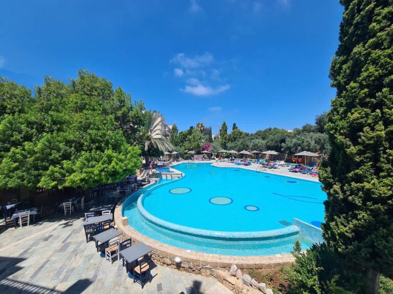 Zwembad van Basilica Holiday Resort