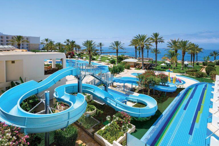 Glijbanen van Constantinou Bros Athena Beach