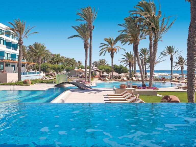 Zwembad bij Constantinoua Bros Asimina Suites