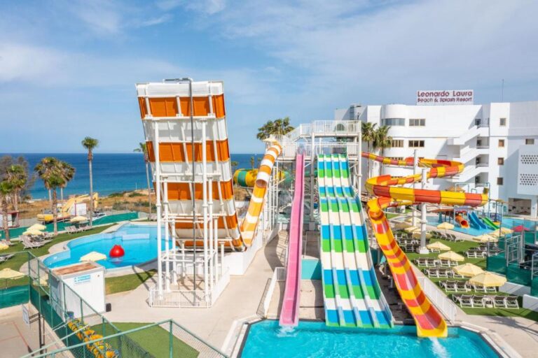 Glijbanene van Leonardo Laura Beach en Splash Resort