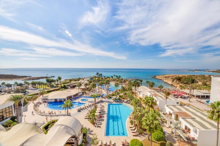 Overview van Adams Beach Deluxe Wing