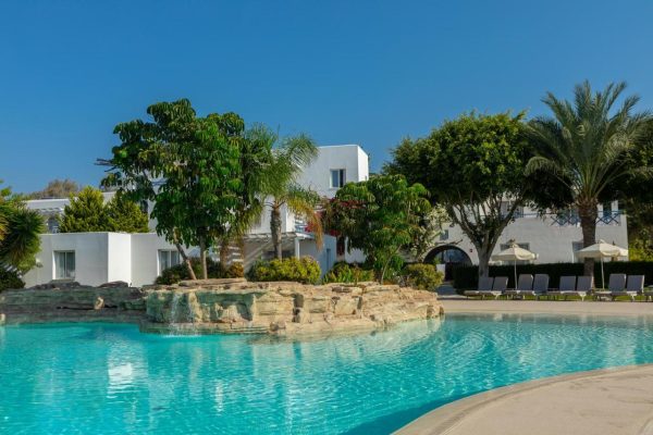 Aliathon Resort Zwembad met rots