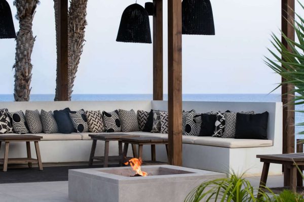 Lounge met kampvuur Almyra