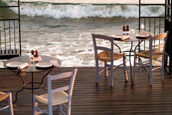 Terras aan zee Almyra
