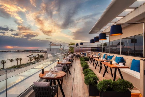 Terras met uitzicht op zee bij Amavi Madefortwo