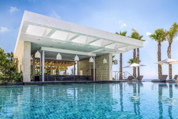 Pool bar van Amavi Madefortwo