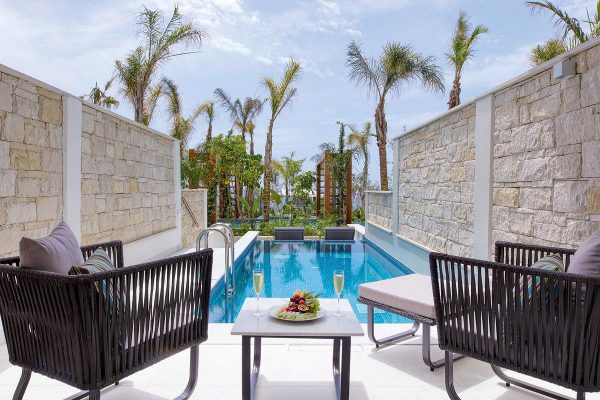 Swim up pool Amavi Madefortwo
