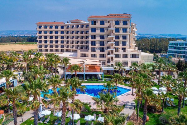 Achter aanzicht van Aquamare Beach & Spa