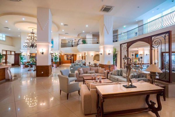 Lobby van Aquamare Beach & Spa
