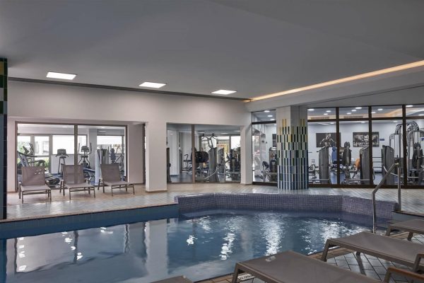 Binnenzwembad en sportschool Atlantica Aeneas resort & Spa