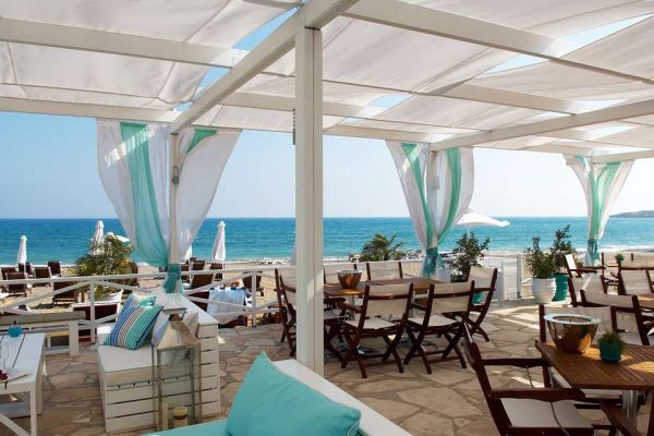 Strandterras bij Atlantica Aphrodite Hills
