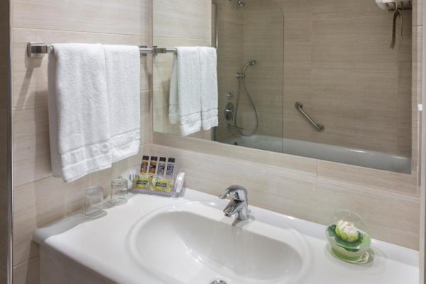 Badkamer van Avanti hotel