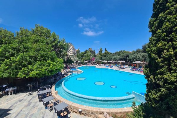 Zwembad van Basilica Holiday Resort