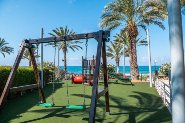 Speeltuin bij Constantinou Bros Athena Beach