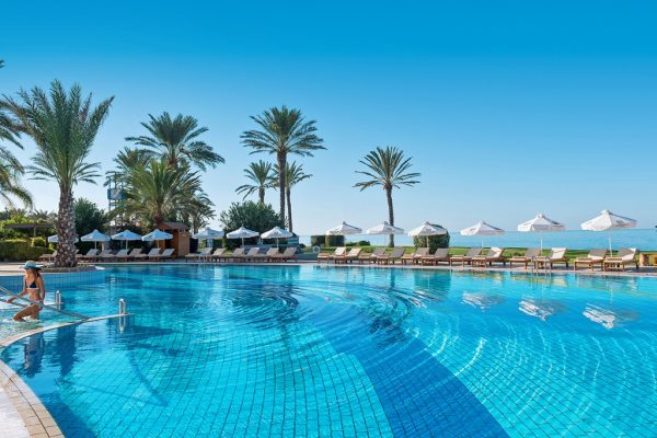 Zwembad van Constantinou Bros Athena Beach