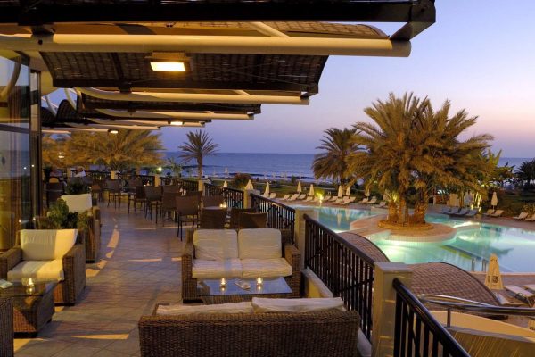Lounge bij Constantinou Bros Athena Royal Beach