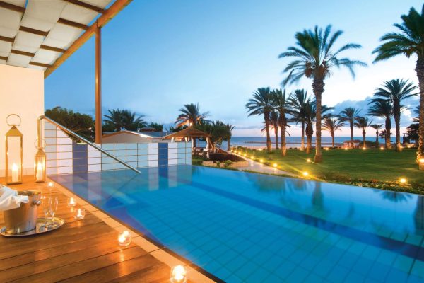 Swim up pool bij Constantinoua Bros Asimina Suites