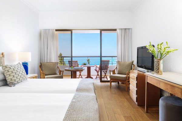 Kamer bij Coral Beach Hotel