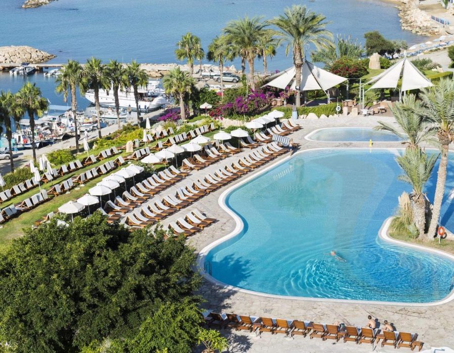 Overview zwembad van Coral Beach Hotel