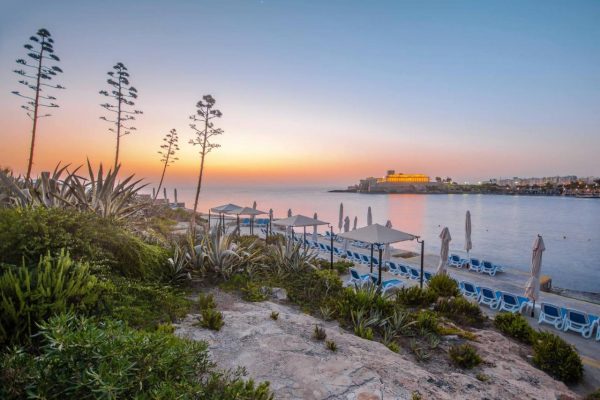 Strand van Corinthia St Georges Bay