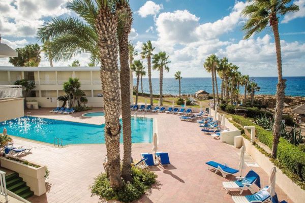 Overview van zwembad bij Cynthiana Beach