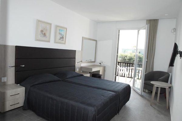 Kamer met balkon bij Dionsyos Central