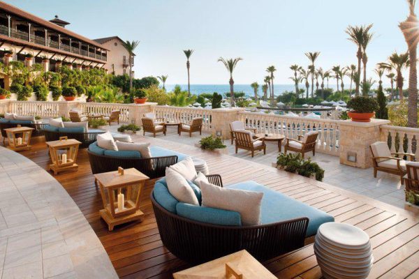 Terras van Hotel Elysium