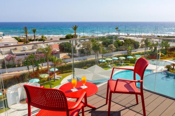 Balkon van Hotel Faros