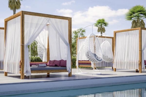 Ligbedden bij het zwembad van Leonardo Plaza Cypria Maris Beach en Spa