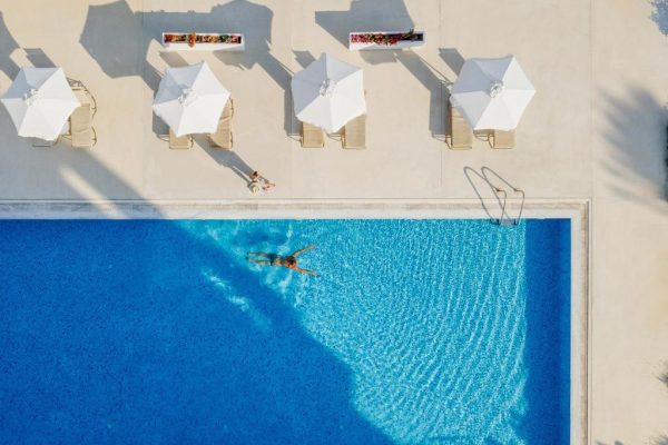 Bovenaanzicht zwembad van Louis Imperial Beach