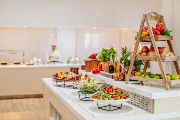 Buffet van Louis Phaphos Breeze