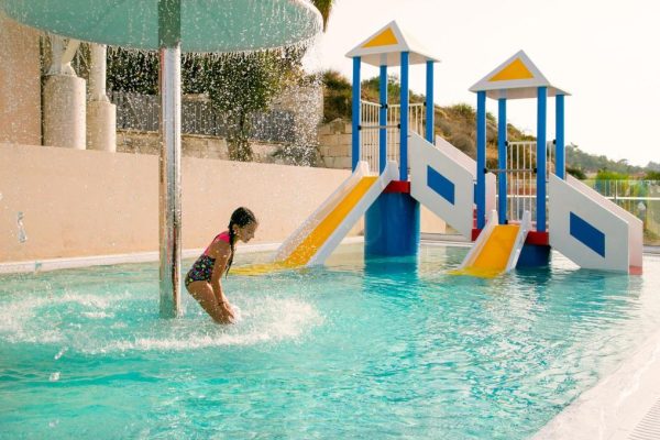 Kinderzwembad van Louis St Elias resort