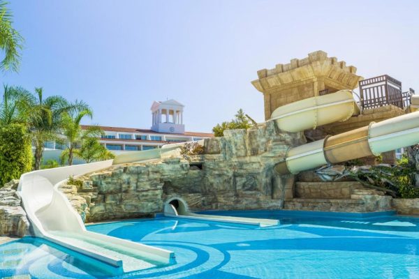 Glijbanen van Olympic Lagoon Resort paphos
