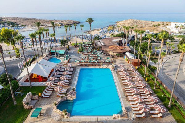 Bovenaanzicht van zwembad bij Pavlo Napa Beach
