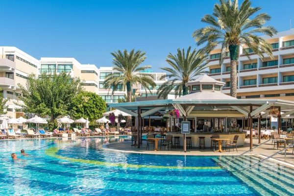 Pioneer Beach Zwembad met Poolbar