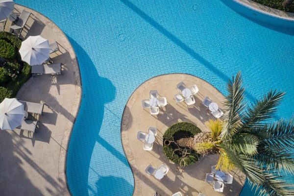 bovenaanzicht van het zwembad van robinson club cyprus