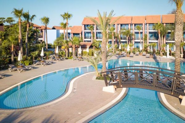 zwembad met robinson club cyprus