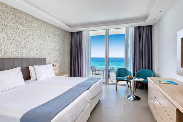 kamer van royal apollonia by louis hotel