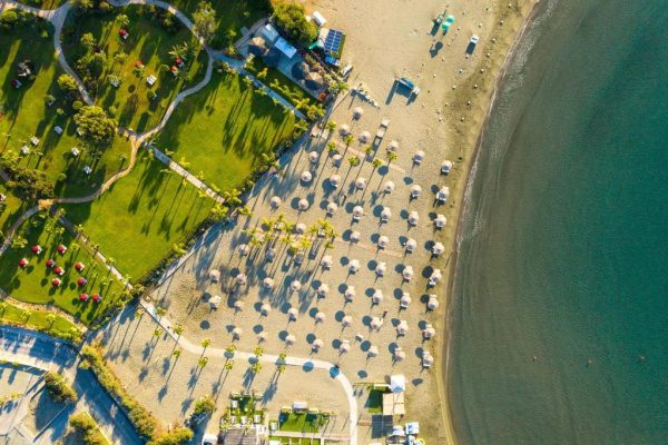 bovenaanzicht strand van st raphael resort