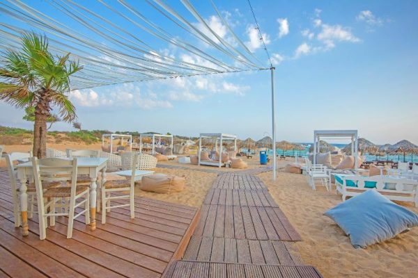 Strand bij The Dome Beach Hotel & Resort