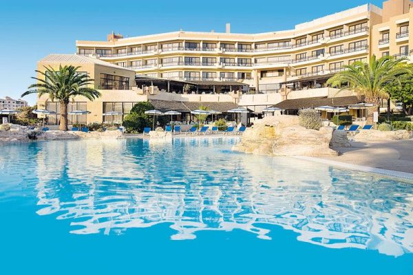 Zwembad van Venus Beach Hotel